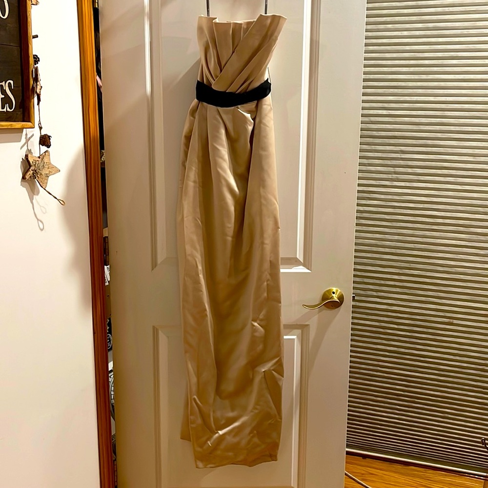 Vera Wang size 4 Champagne with black sash bridesmaid prom long gown
